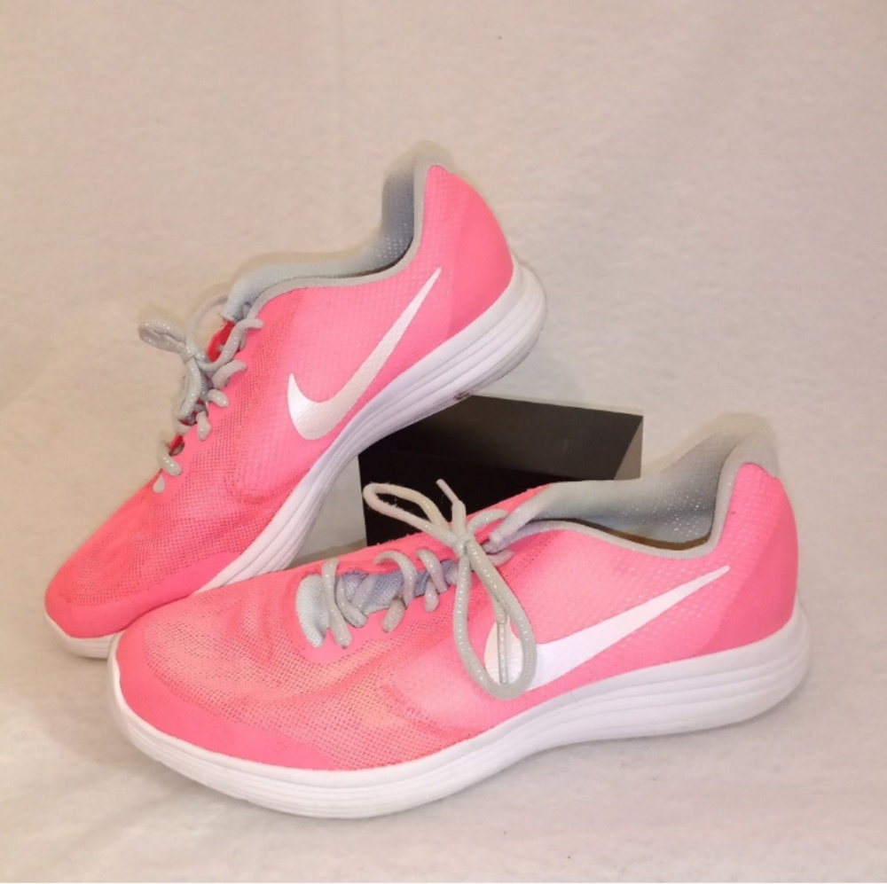 Girls Nike tennis shoes size 7